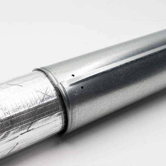 Blechmantel Blechmeter verzinkt Rohrummantelung Metall mit Rohrschale nah